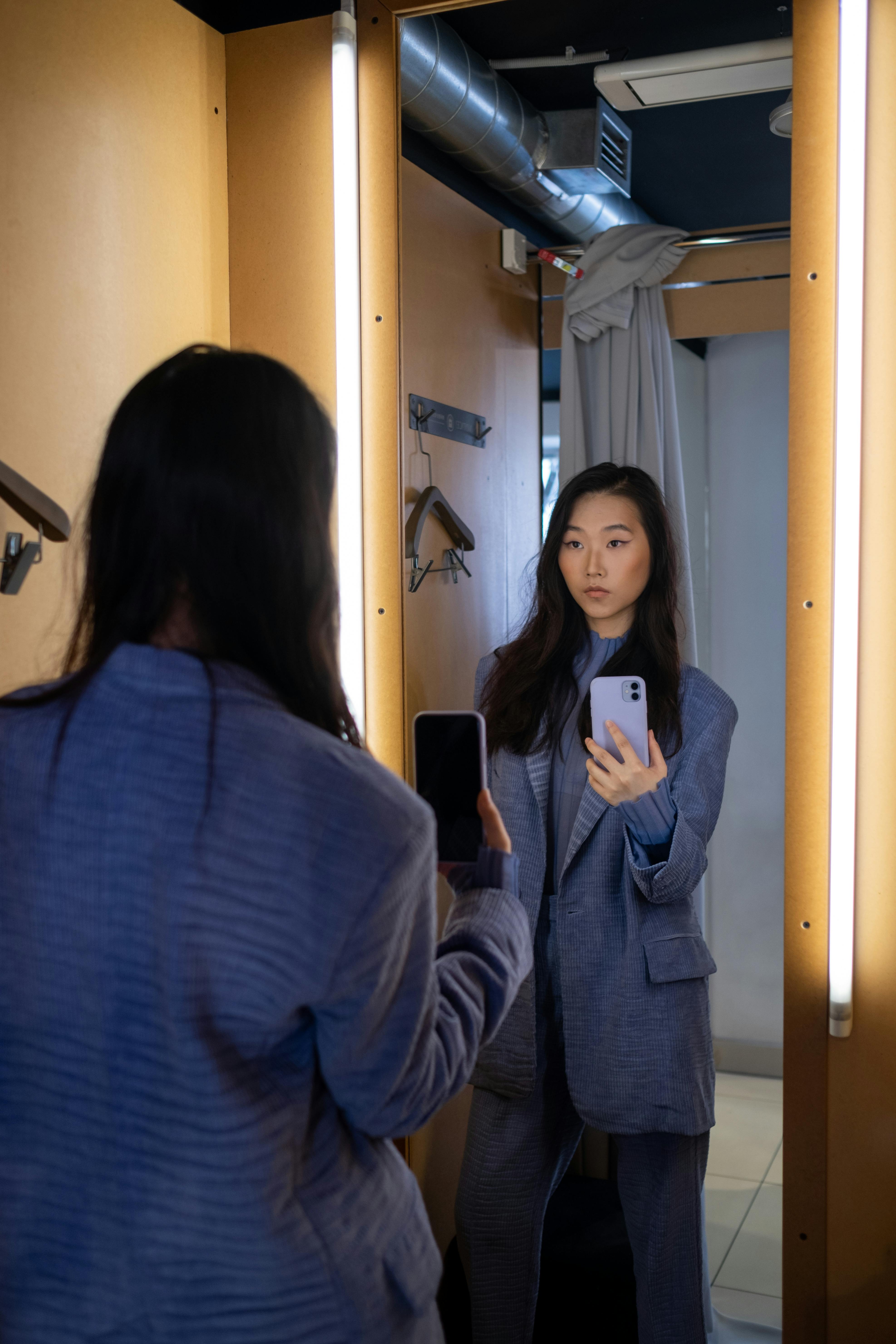 How much weight can a 2x6 joist hanger hold?