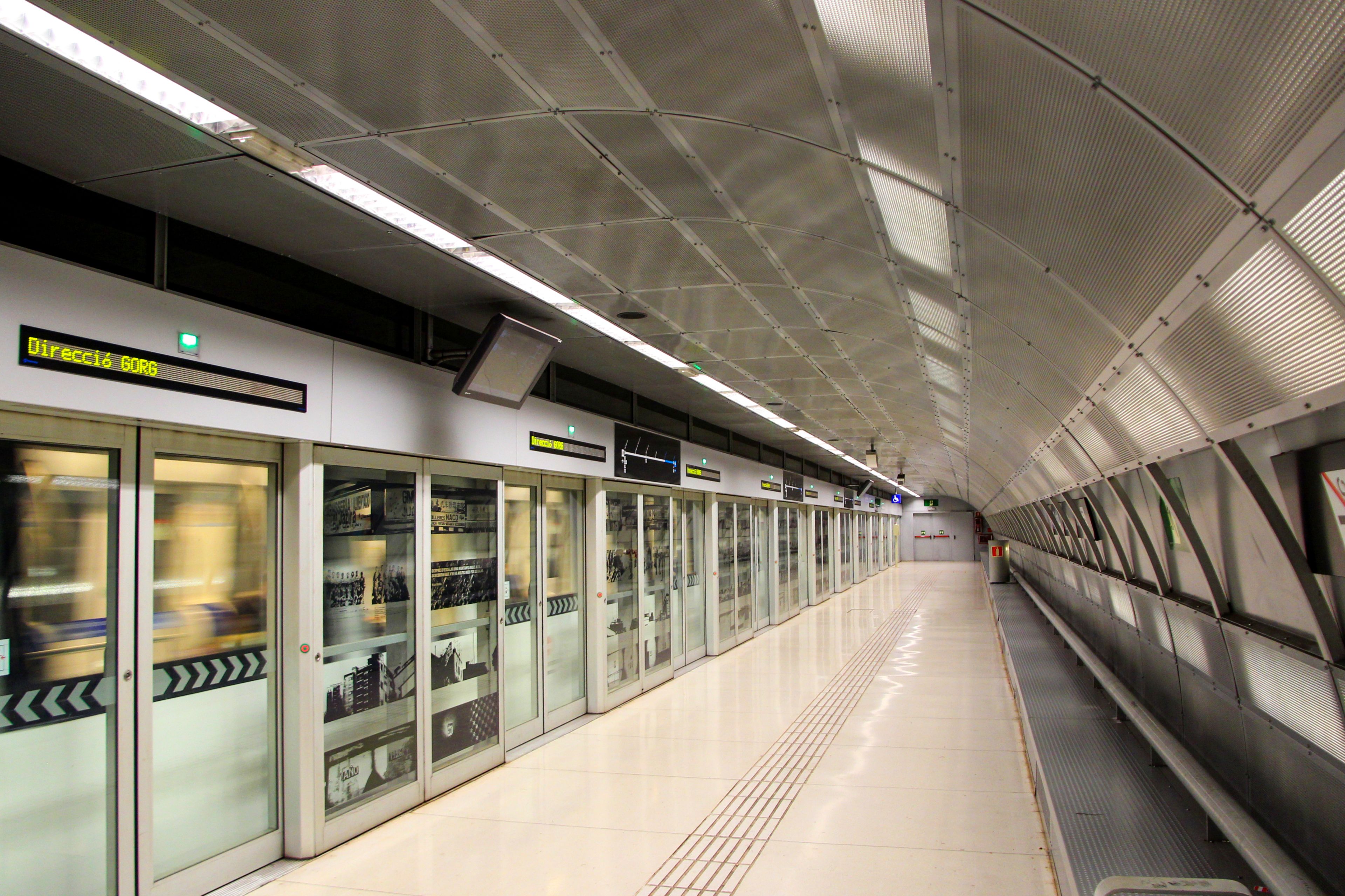 Medellín metro station platform