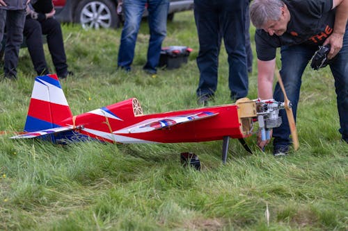 Foto profissional grátis de aeronave rc, avião rc, controle remoto