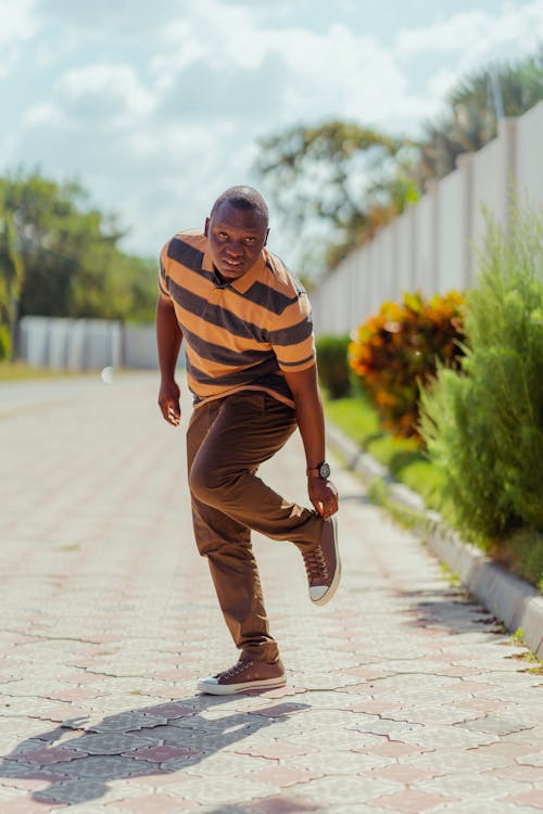 Δωρεάν στοκ φωτογραφιών με άντρας από αφρική, αφρικανική τανζανική, δείχνει άνετος