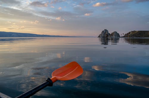 Foto profissional grátis de água, barco, lago