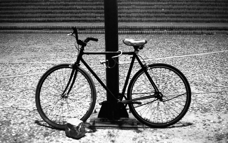 Fahrrad richtig anschliessen diebstahlschutz — detailed close-up view