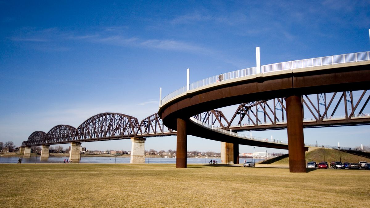 Louisville, KY Restaurant Freebies Near Me: Where to Find Legit Deals