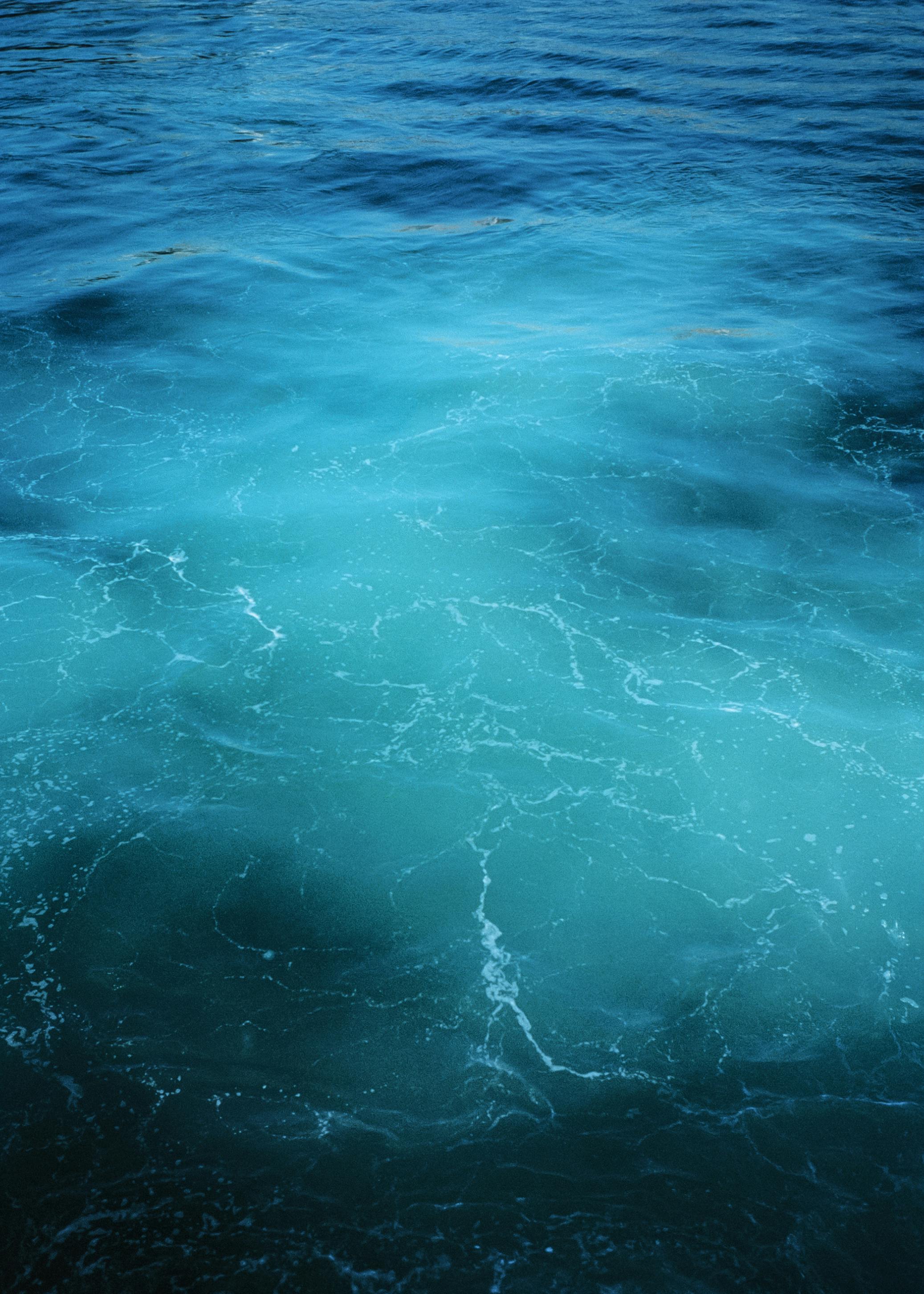 Cùng khám phá vẻ đẹp của đại dương xanh thủy triều trong hình nền này. Khi chiêm ngưỡng, bạn sẽ cảm thấy mình như được chìm vào dòng nước trong suốt và cảm nhận được sự mê hoặc của những làn sóng đàn hồi.