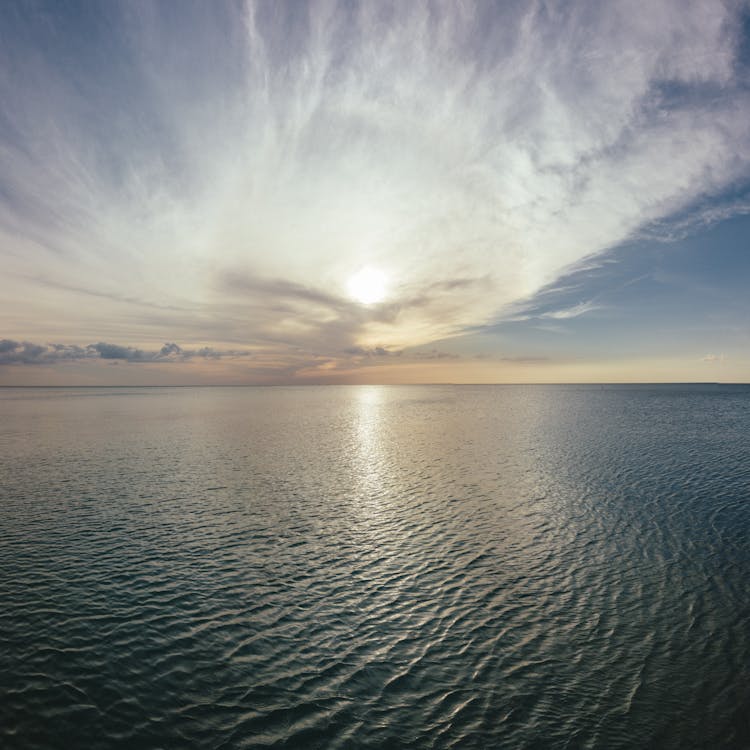 Body Of Water Free Stock Photo body-of-water-free-stock-photo