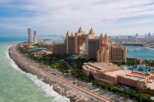 Hotel Atlantis on Sea Shore in Dubai