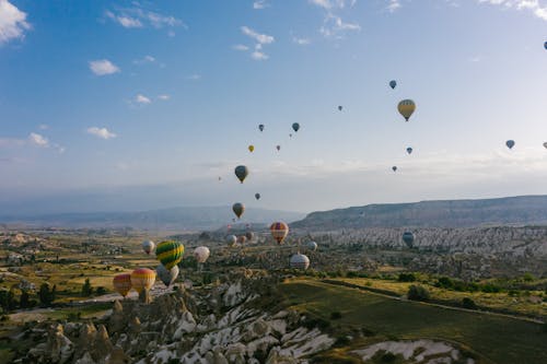 gratis Luchtfoto Van Een Heteluchtballon Stockfoto
