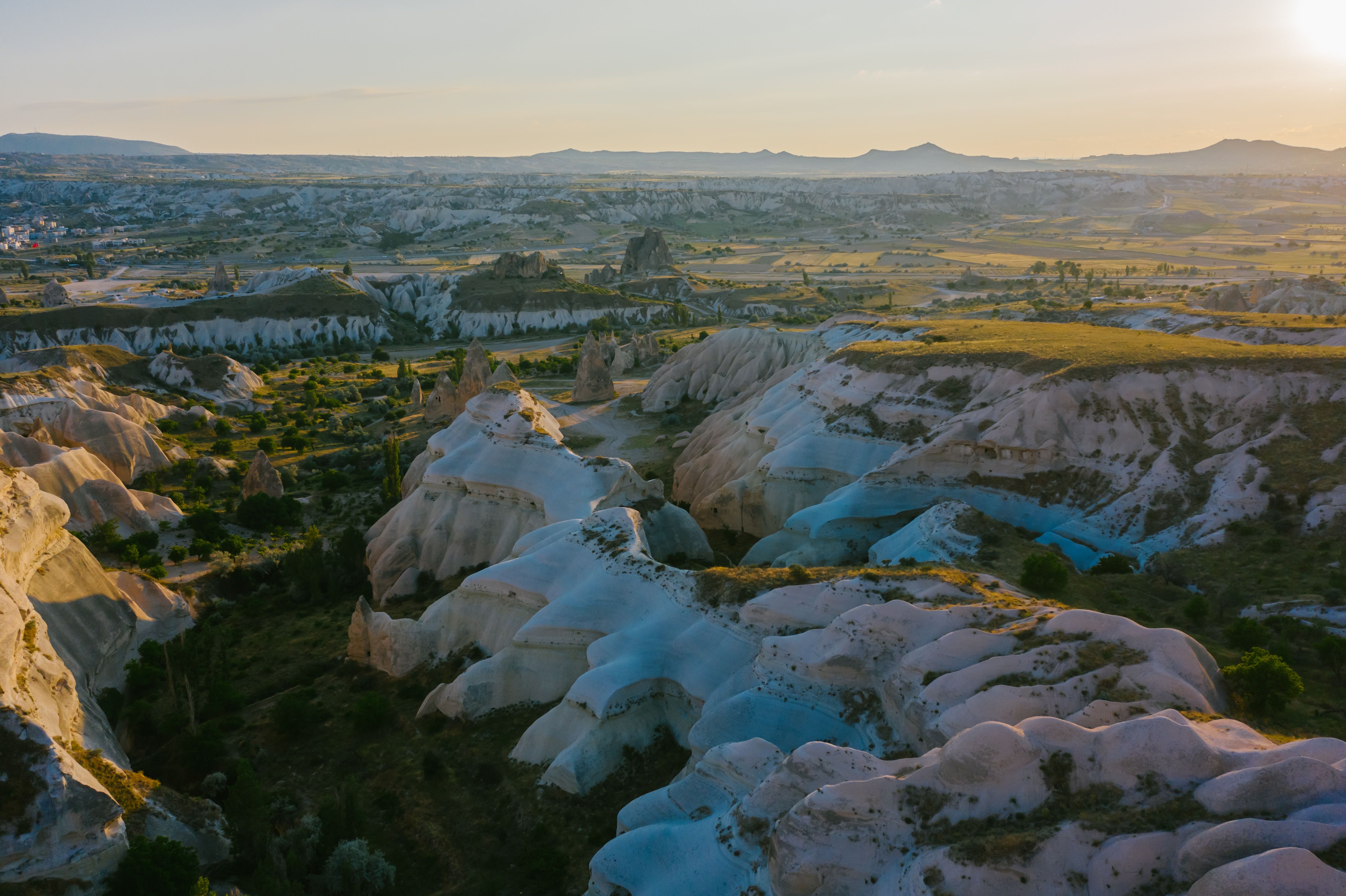 Fantasy RV Tours Featured on Discovery Channel TV Series — Photo by Mikhail Nilov on Pexels