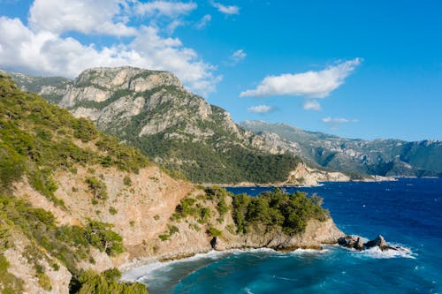 Бесплатное стоковое фото с береговая линия, голубое море, горы