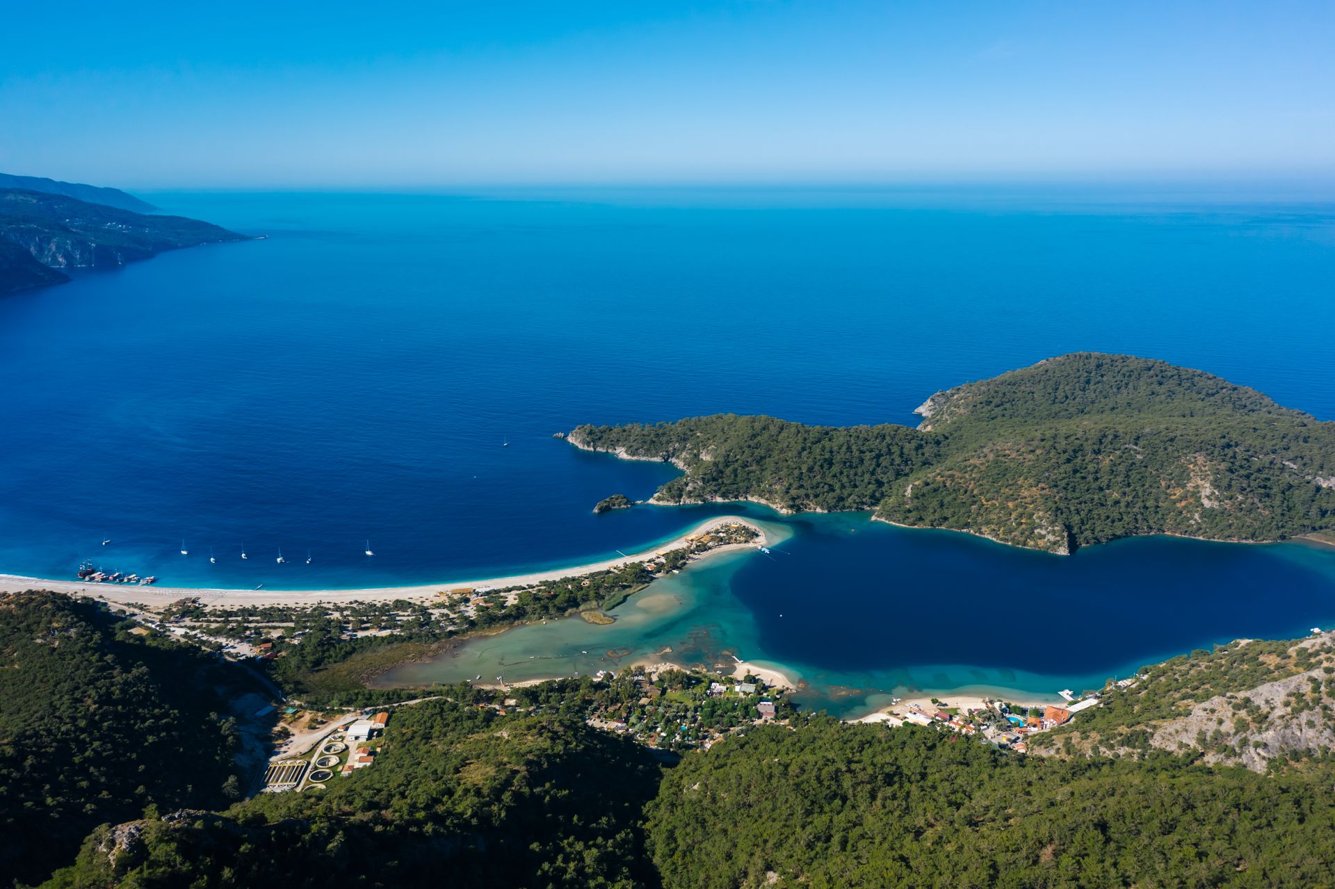 Ölüdeniz'in turkuaz koyları ve lagünü