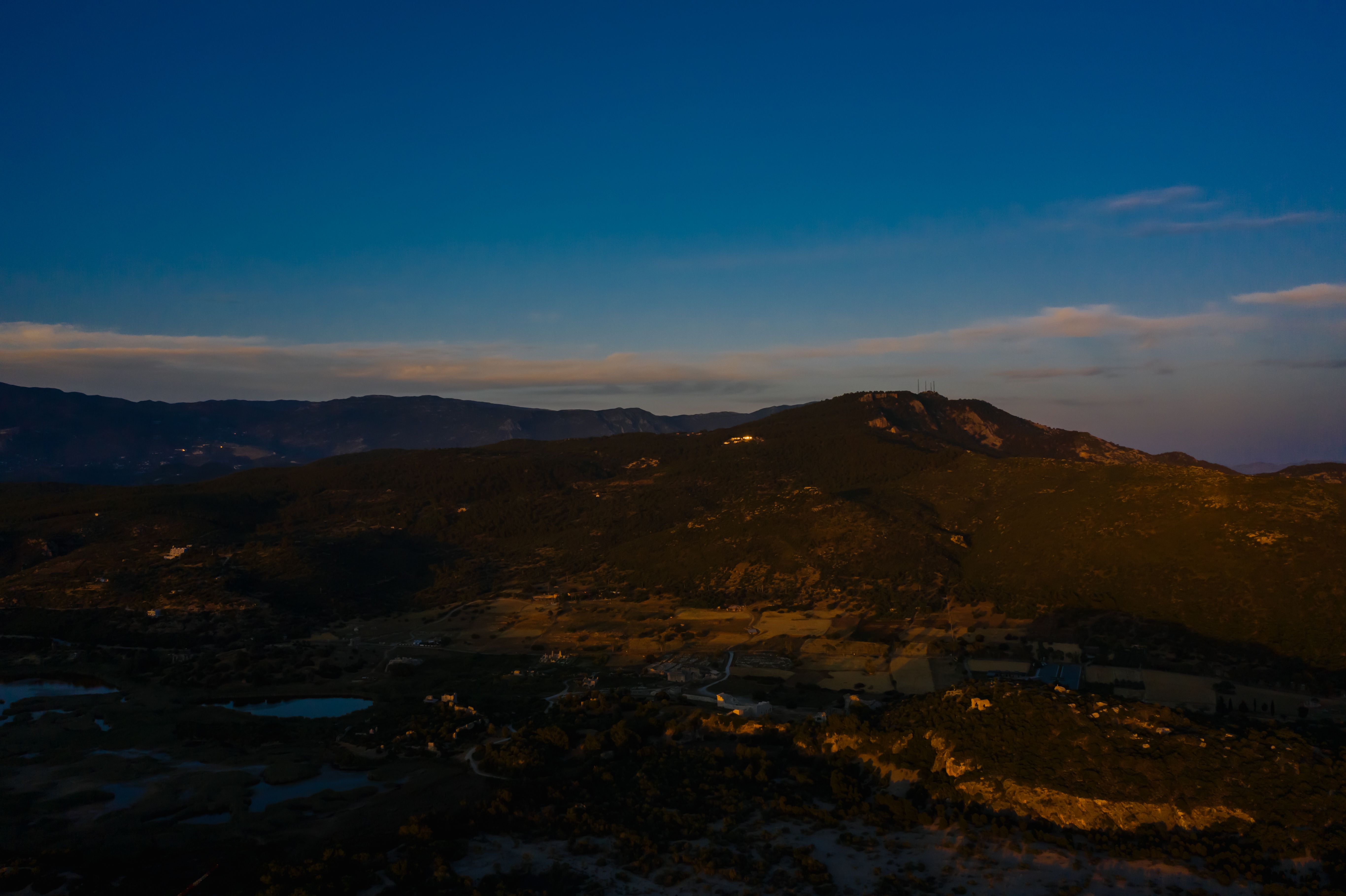 Vista dall'alto di una batteria completa durante una performance