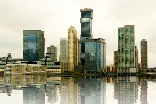 Foto profissional grátis de construção, reflexões