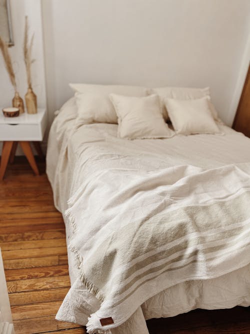 Free A White Linen on the Bed Stock Photo