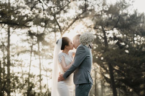 adam, Aşk, damat içeren Ücretsiz stok fotoğraf