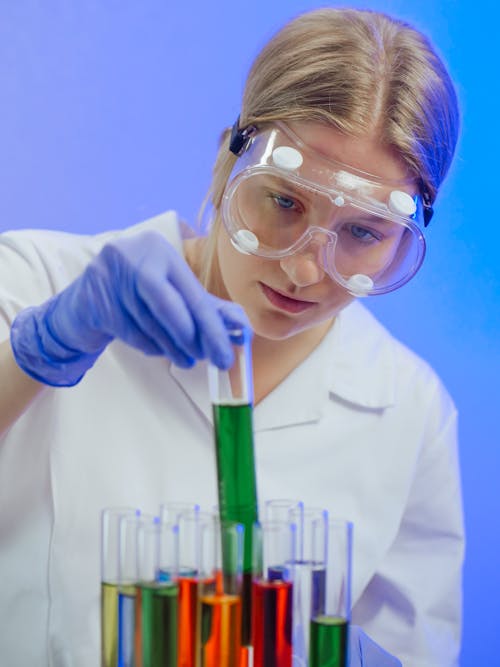 Free A Scientist Doing an Experiment Stock Photo