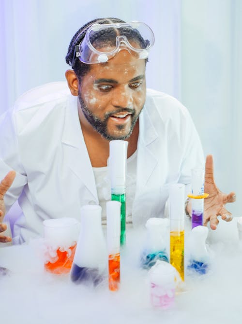 Free A Man Doing an Experiment Stock Photo