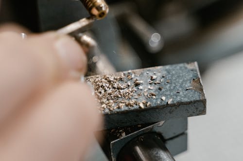 Metal Chips Falling Down During Polishing