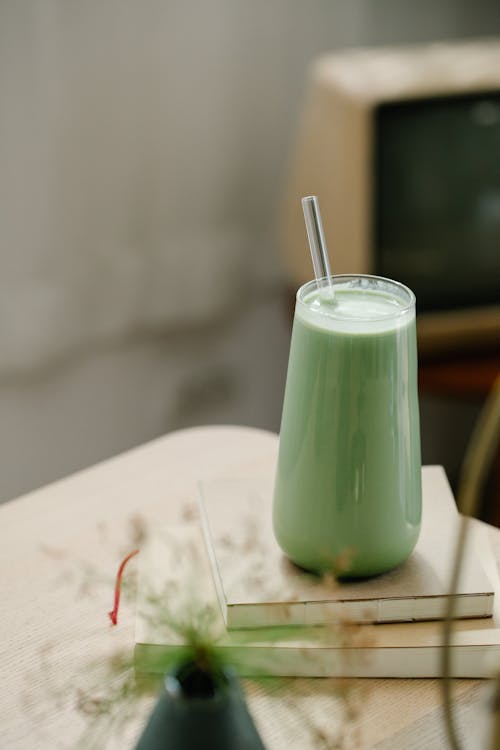 Δωρεάν στοκ φωτογραφιών με matcha latte, αναψυκτικό, κατακόρυφη λήψη