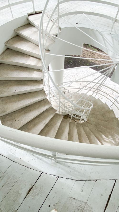 Free White spiral staircase showcasing modern design and architectural elegance in an indoor setting. Stock Photo