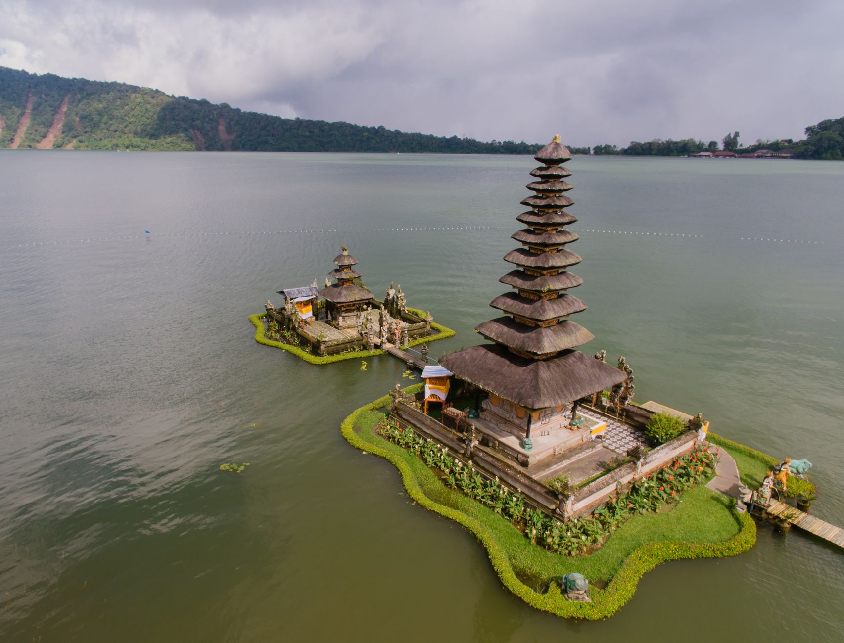 A stunning aerial view of Pura Ulun Danu Bratan Temple on Lake Bratan in Bali, Indonesia.