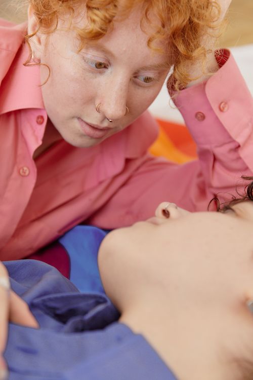 Free Close-up portrait of a couple sharing an intimate moment, showcasing diversity and love. Stock Photo