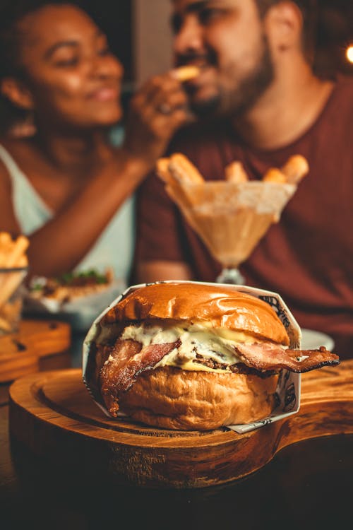 Foto stok gratis burger, foodporn, kedalaman lapangan