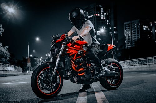 Gratis lagerfoto af ducati monster, midnat, motorcyklist Lagerfoto