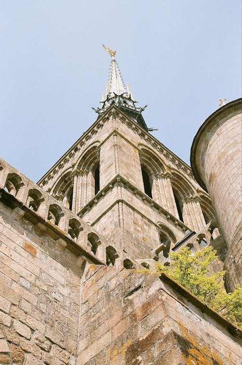 Бесплатное стоковое фото с mont saint michel, аббатство, вертикальный выстрел