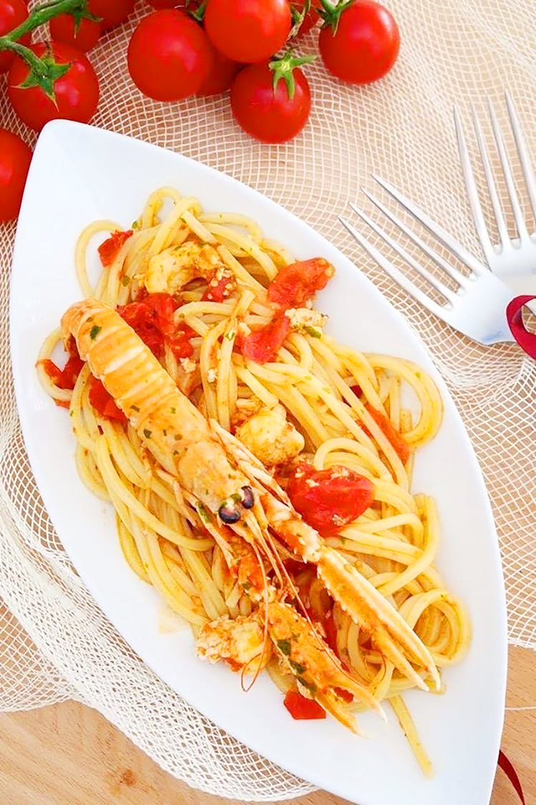 Pasta With Tomatoes And Shrimp