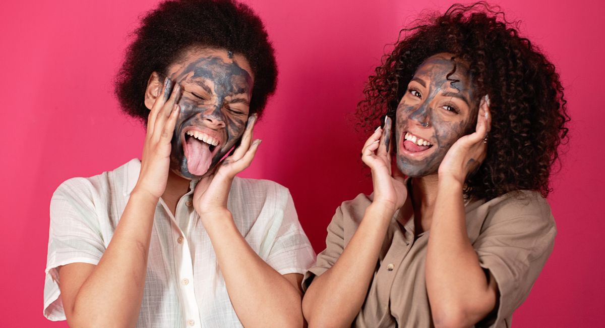 Illustration, savon noir sur le visage