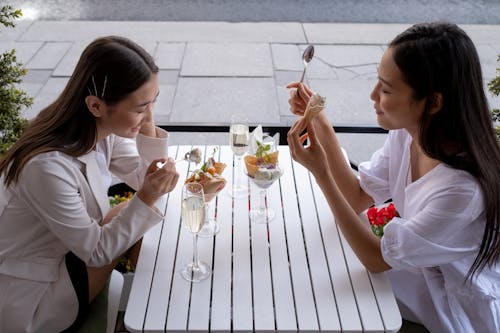 Photos gratuites de amis, cône, crème glacée