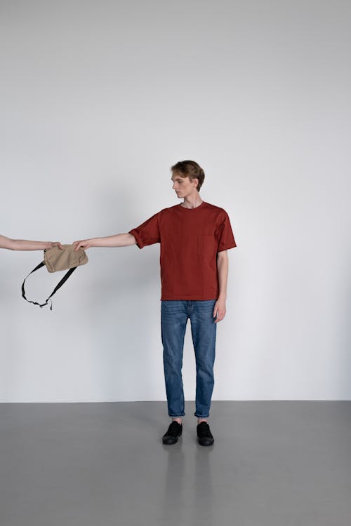 Fotos de stock gratuitas de bolso, conceptual, hombre