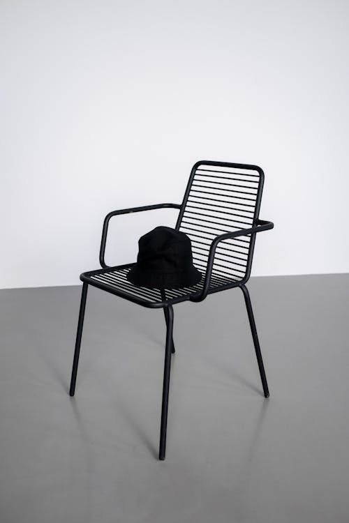 Foto d'estoc gratuïta de barret de barret, cadira, espai per a text