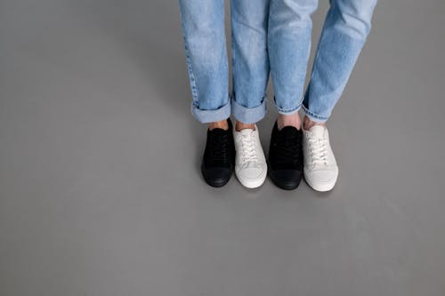 Bezpłatne Darmowe zdjęcie z galerii z buty, dżinsy, nogi Zdjęcie z galerii