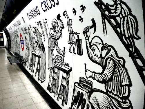 Foto profissional grátis de charing cross station, mural, subterrâneo