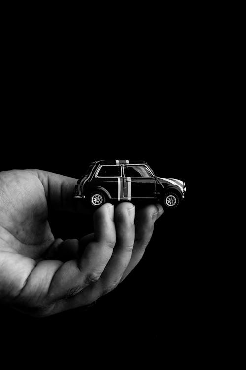 Δωρεάν στοκ φωτογραφιών με Mini Cooper, άνθρωπος, ασπρόμαυρο Φωτογραφία από στοκ φωτογραφιών