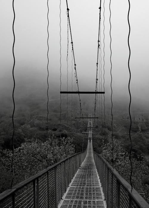 бесплатная Бесплатное стоковое фото с вертикальный выстрел, мост, подвесной мост Стоковое фото