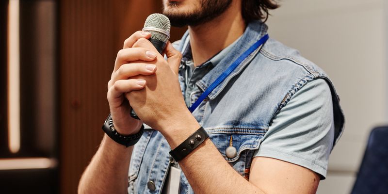 Adult voice disorder therapy hoarseness