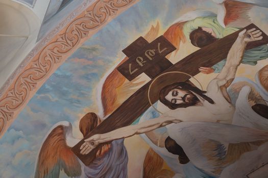 Fresque représentant Jésus et les anges dans une église