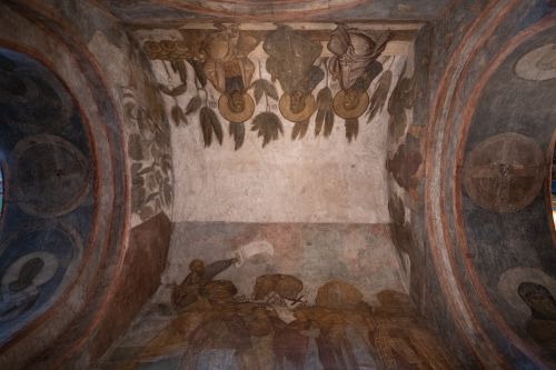 Free Detailed frescoes depicting saints on the ornate ceiling of an Orthodox church, showcasing religious art. Stock Photo