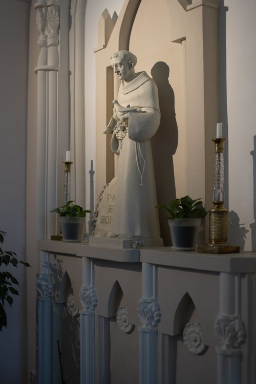 Free Elegant stone statue in a peaceful church interior setting. Stock Photo