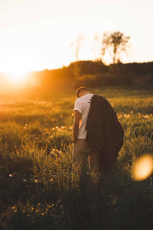 Man standing on Grassfield