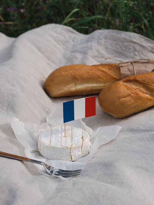 Gratis Immagine gratuita di baguettes, bandiera francese, camembert Foto a disposizione