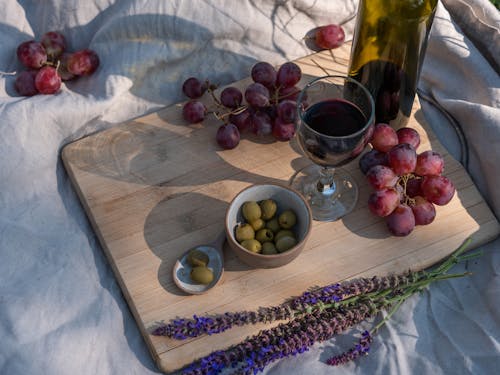 Fotobanka s bezplatnými fotkami na tému alkoholický nápoj, drevená doska, fľaša vína