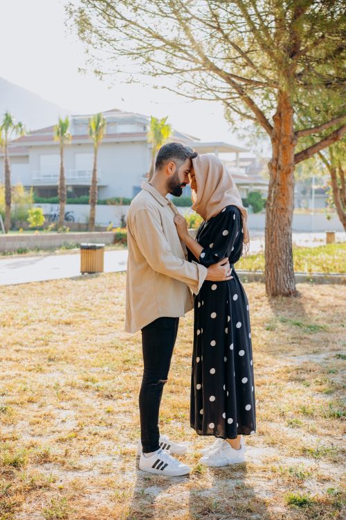 Free A couple shares an intimate moment outdoors, capturing love and connection. Stock Photo