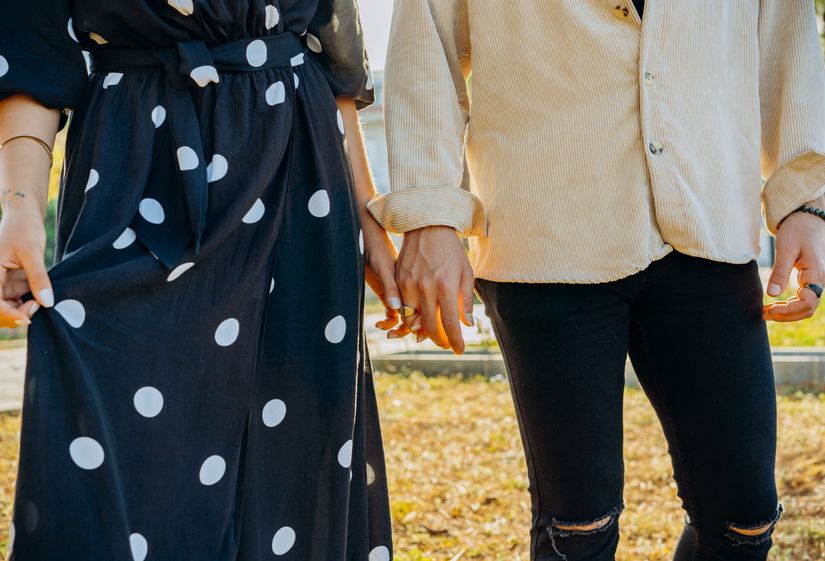 Online dating: starting a conversation on a niche platform