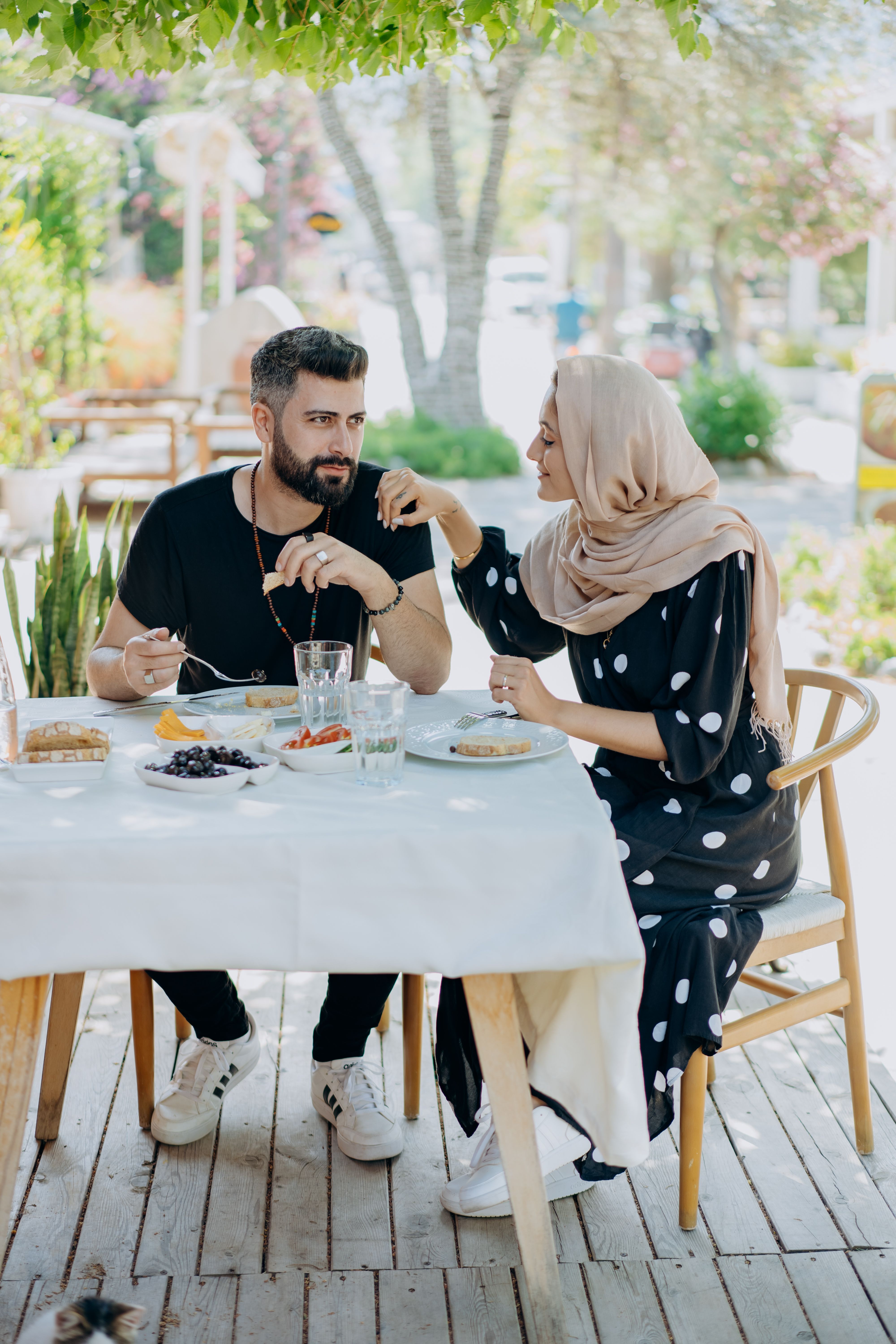 video chat online dating couple smiling at laptop