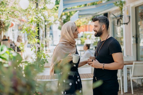 adam, Aşk, başörtü içeren Ücretsiz stok fotoğraf