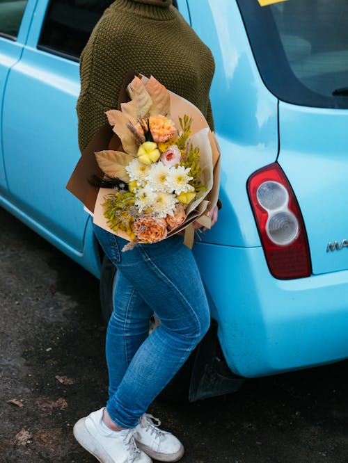 Gratis lagerfoto af bil, blomster, buket Lagerfoto