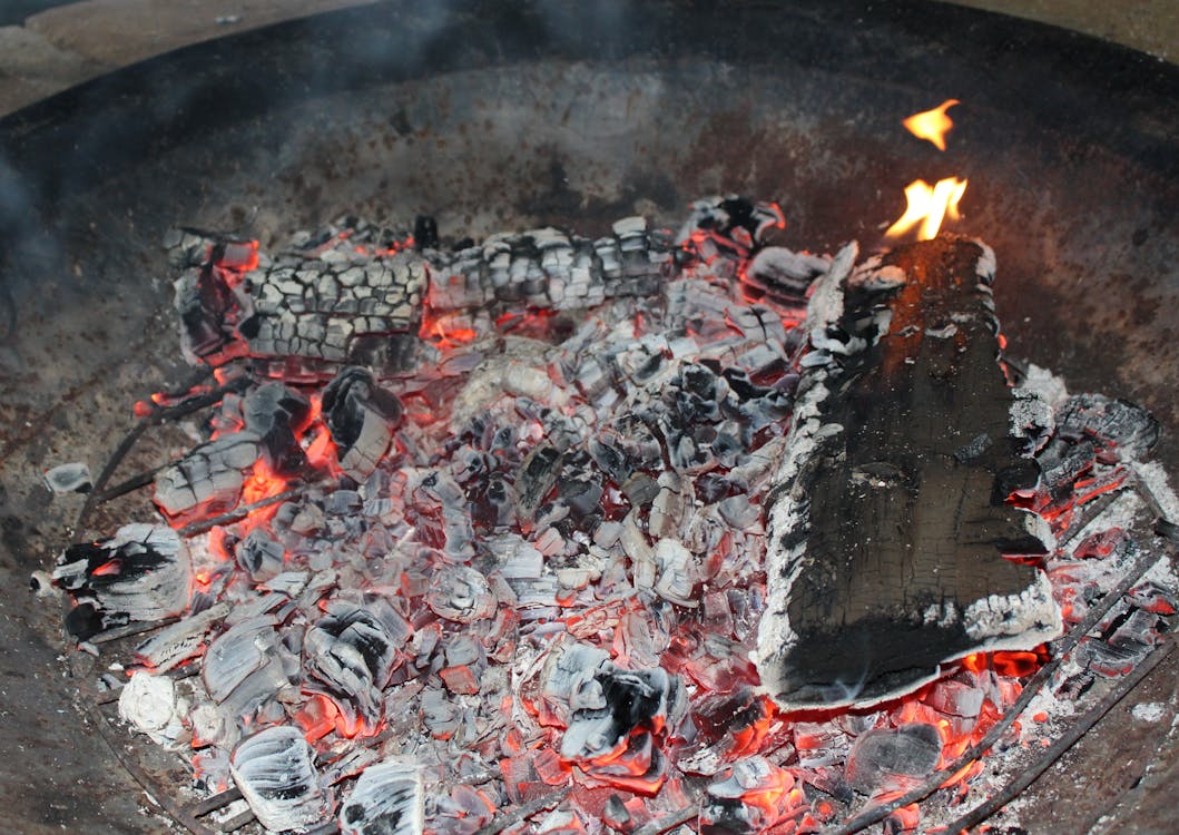 Kostenloses Stock Foto zu asche, feuer, lagerfeuer